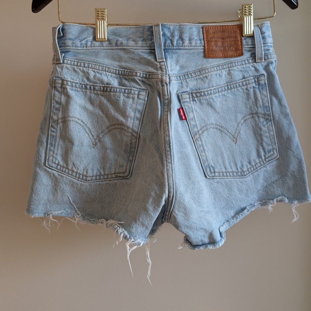 Levi's Wedgie Cuttoff Shorts - Light Was Denim Size 27